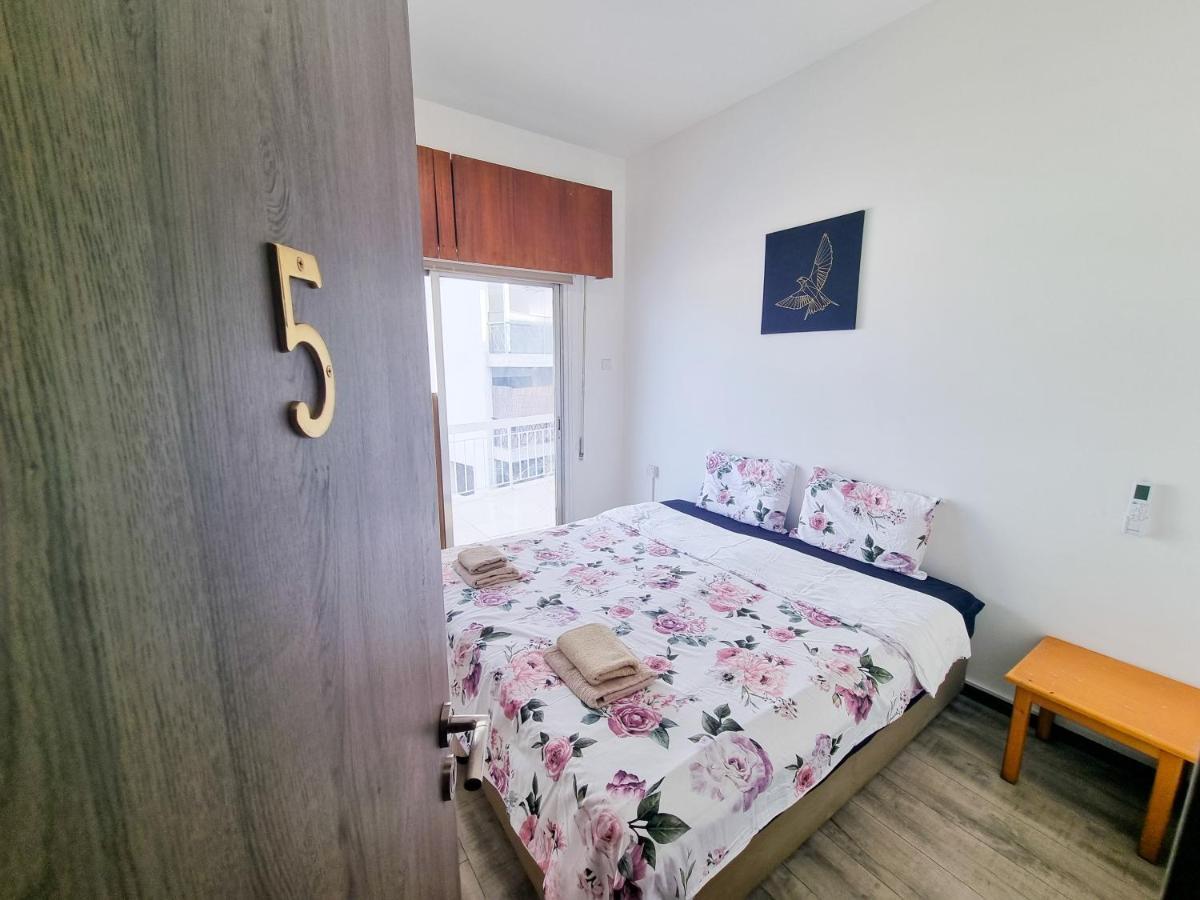 Citycenter Rooms Next To The Beach Larnaca Esterno foto