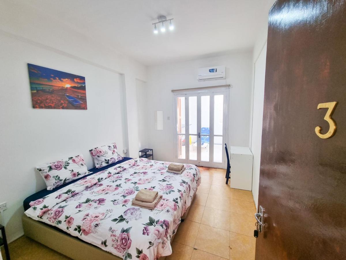 Citycenter Rooms Next To The Beach Larnaca Esterno foto