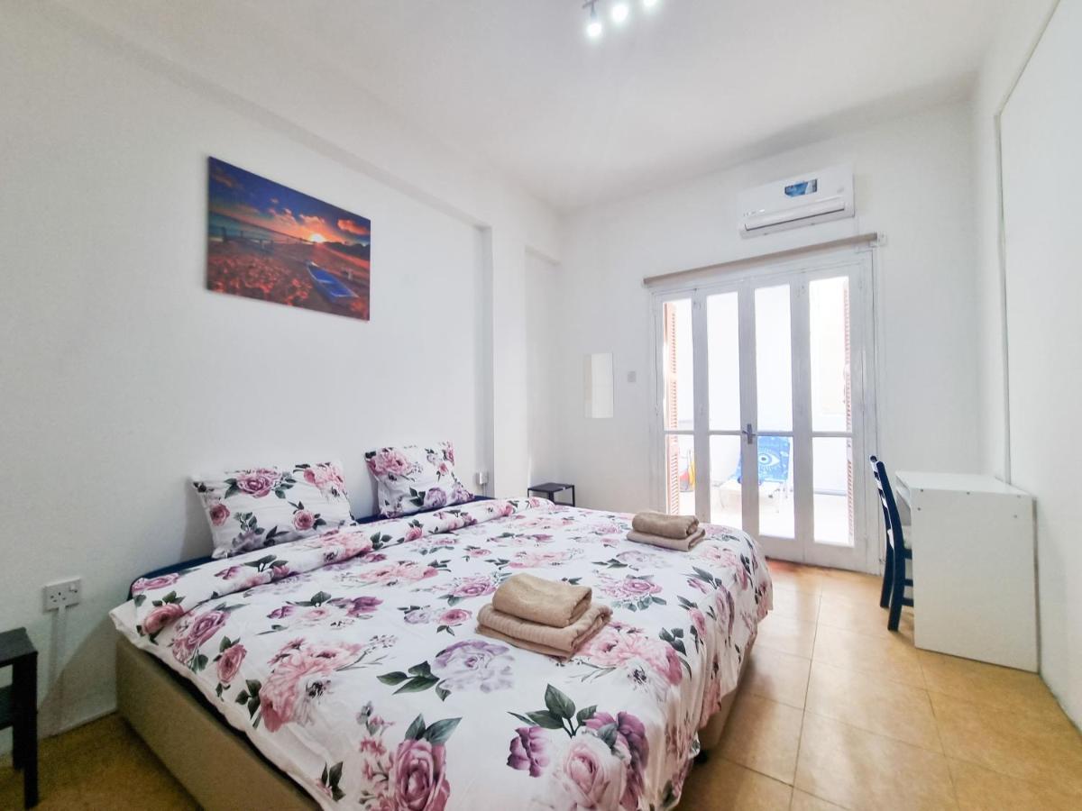 Citycenter Rooms Next To The Beach Larnaca Esterno foto
