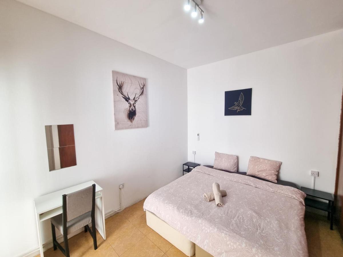 Citycenter Rooms Next To The Beach Larnaca Esterno foto